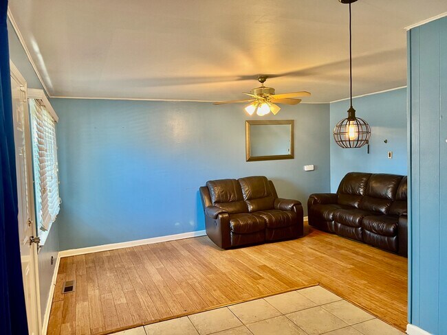 Foto del edificio - 1374 Burnham Ave