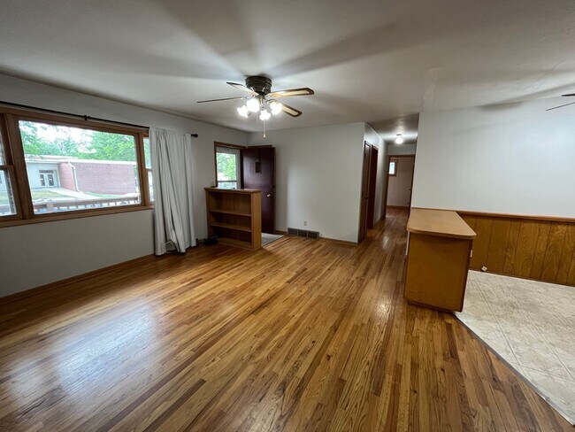 Building Photo - Charming 4 Bedroom Home Coming In June! $2...