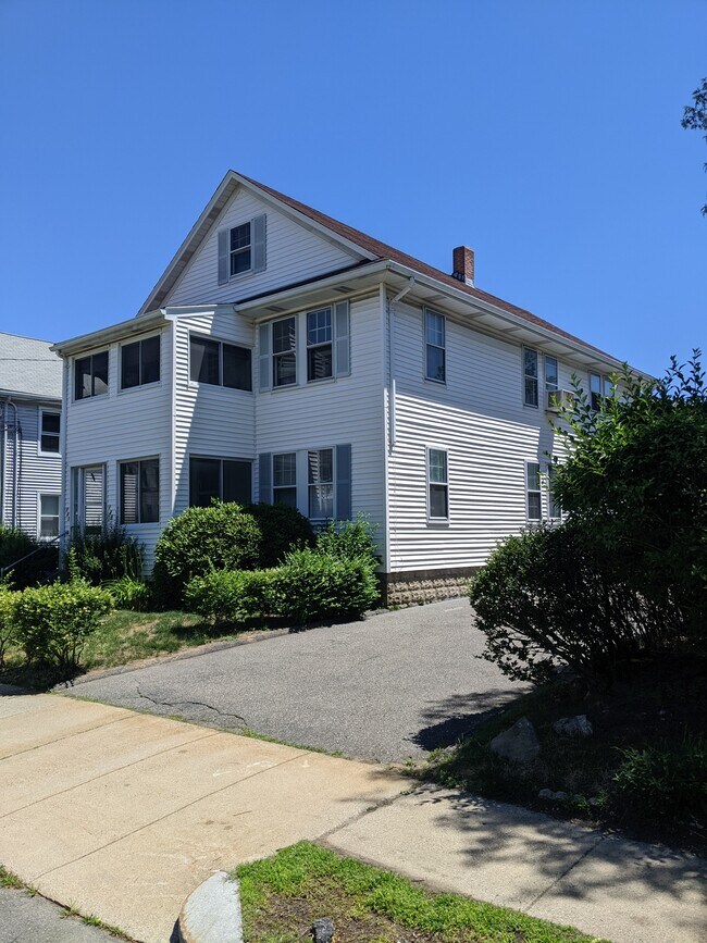 First Floor of 2 owner occupied 2F - 145 School St