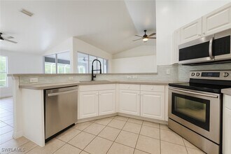 Building Photo - 549 Flamingo Ave S