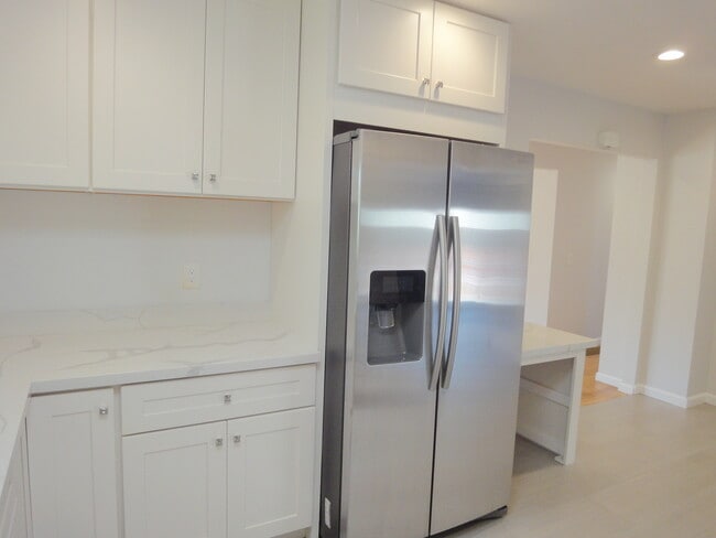 Photo - 3 Le Claire Ct House