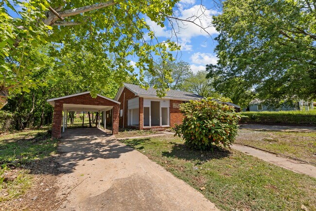 Building Photo - 108 E Ann Dr SW