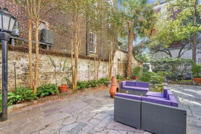 Foto del edificio - 112 E Harris St