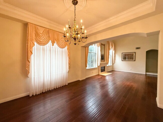 Building Photo - Stunning 4 Bed 4 Bath in gated Dove Canyon