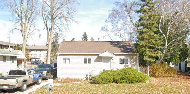 Building Photo - 1684 Badger St