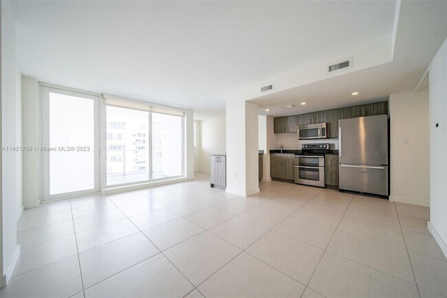 Foto del edificio - 910 West Ave