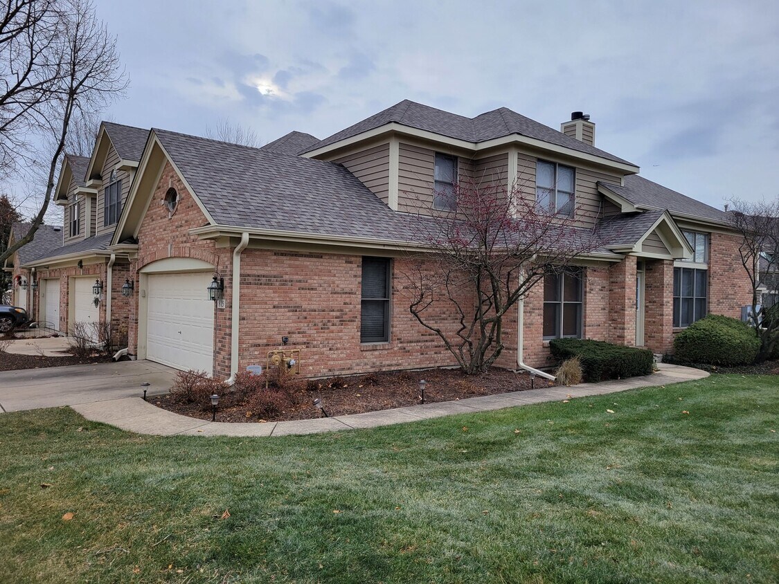 815 King Henry Ln, St. Charles, IL 60174 Townhome Rentals in St