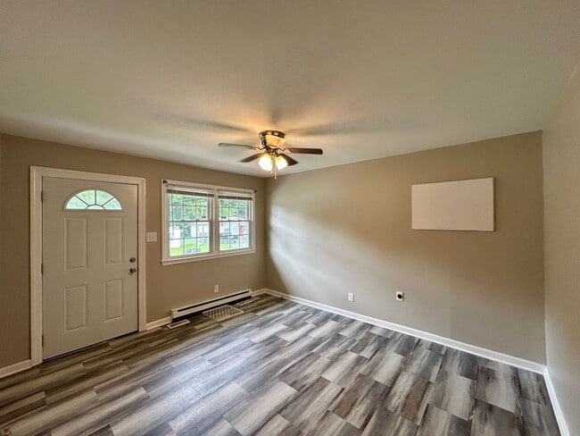 Building Photo - Charming 3 bedroom home near Virginia Stat...