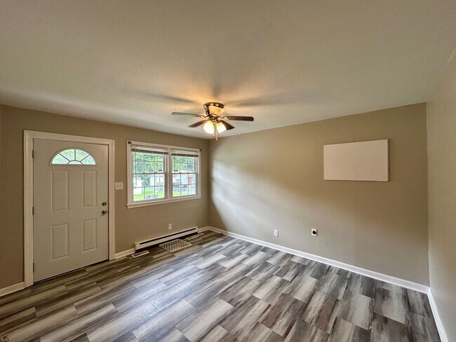 Foto del edificio - Charming 3 bedroom home near Virginia Stat...