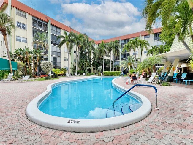 Foto del edificio - 5300 NE 24th Terrace