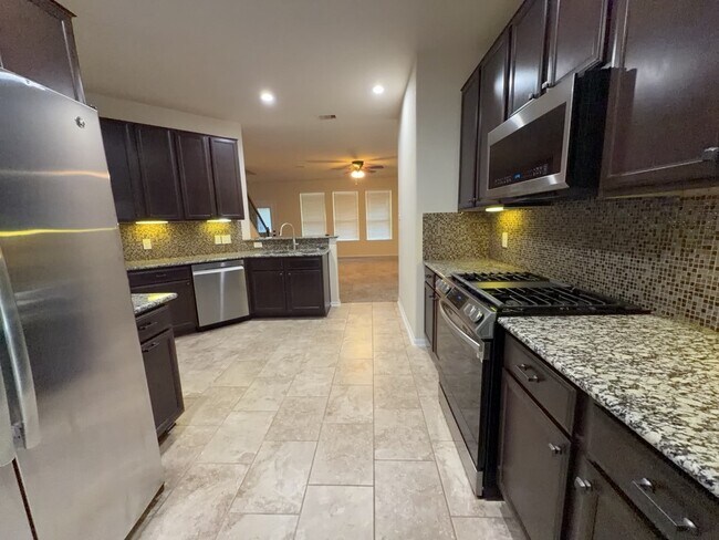 Foto del edificio - 15018 Signal Ridge Way