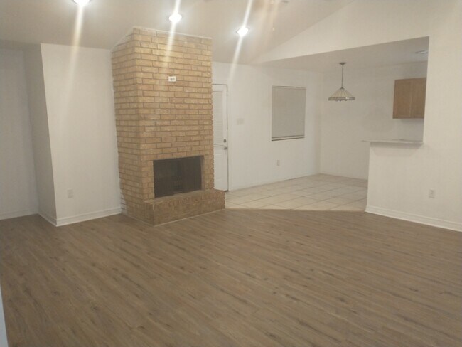 Foto del edificio - 7552 Briarheath Dr