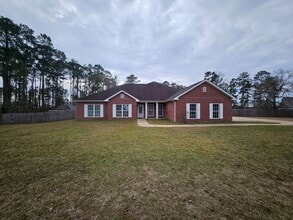 Building Photo - 442 Country Club Rd