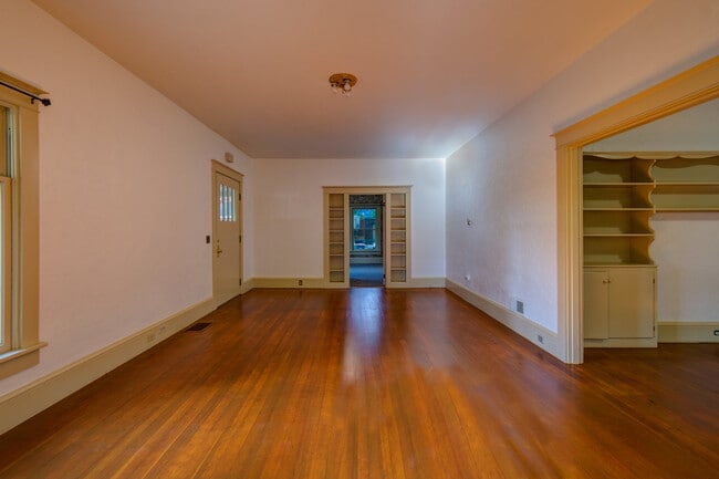 Foto del edificio - 623 E Main St