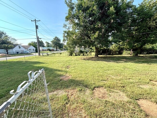 Building Photo - Newly Updated 2-bedroom, 1-bathroom Home