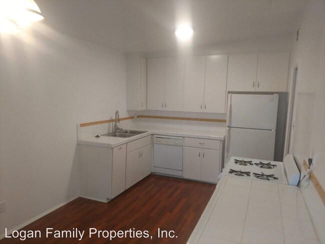 Building Photo - 4477-4479 Clairemont Dr