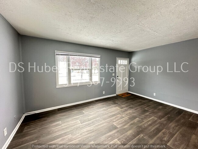 Building Photo - 2 Bdrm 1 bath with fenced yard