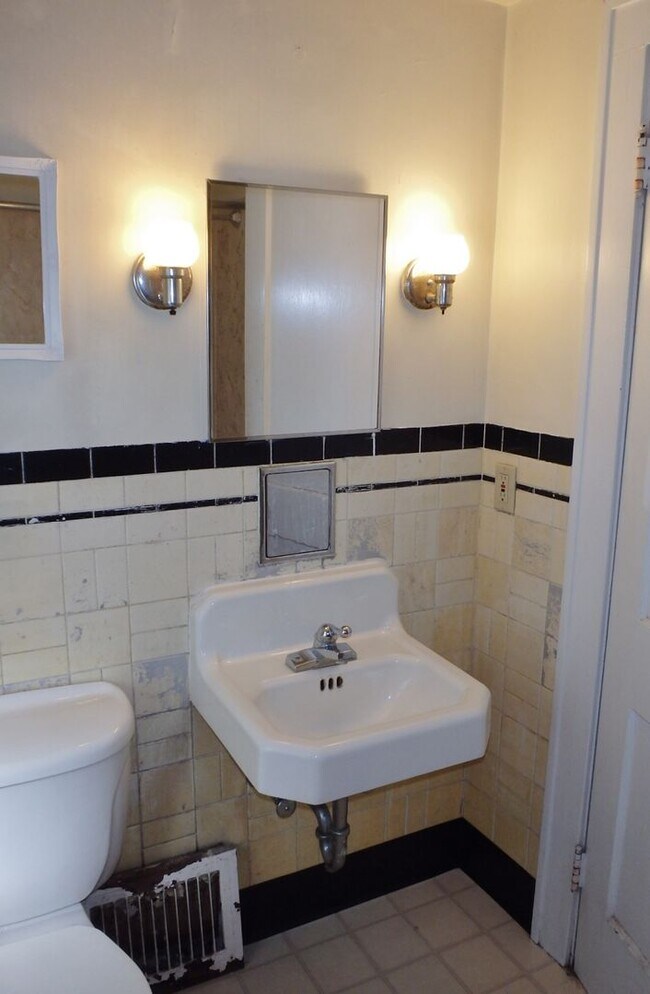 Foto del edificio - Two Bedroom House Close To Downtown