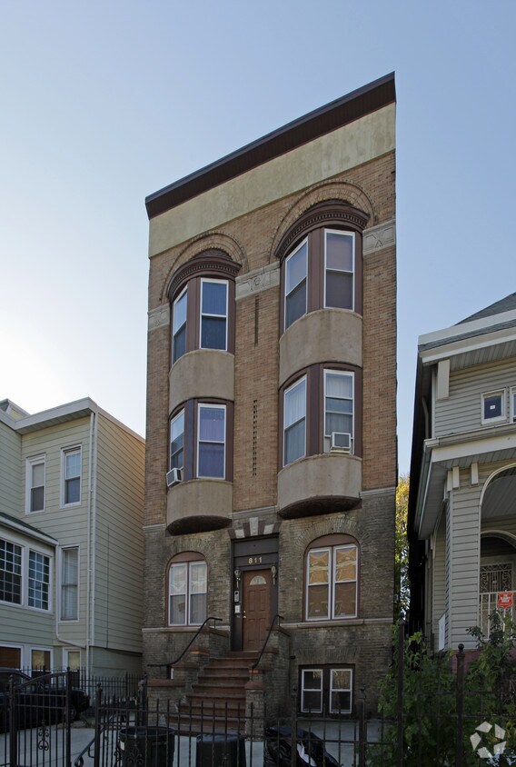 Primary Photo - 811 Montgomery St