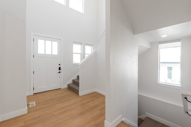 Foto del edificio - Traverse Mountain | SPACIOUS LIVING | 6 BED 4 BATH SINGLE FAMLY HOME