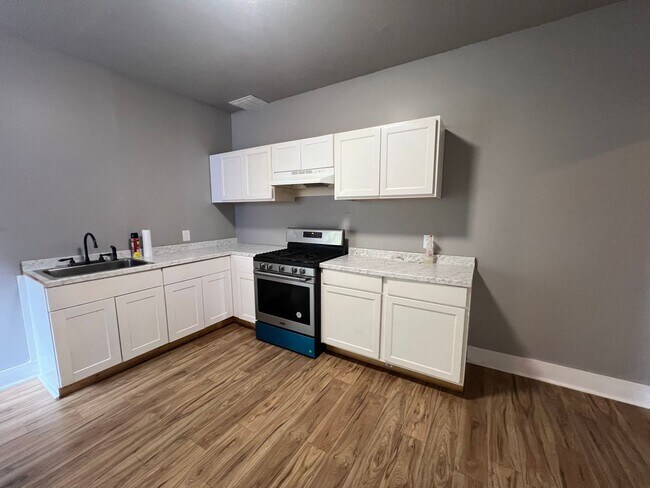 Foto del edificio - Single 3 BR House, close to downtown Lanca...