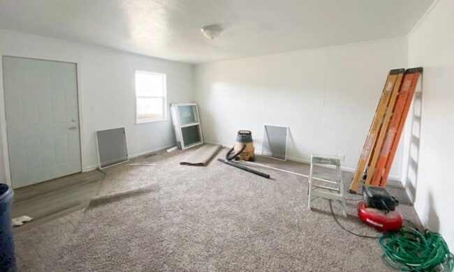 Building Photo - Italian Estates Property Managment