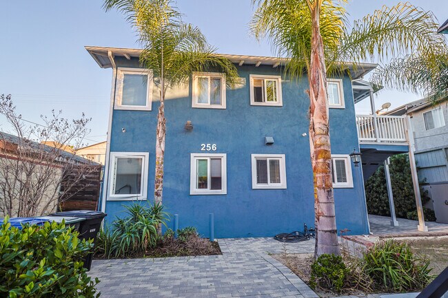 Foto del edificio - 256 W Tujunga Ave