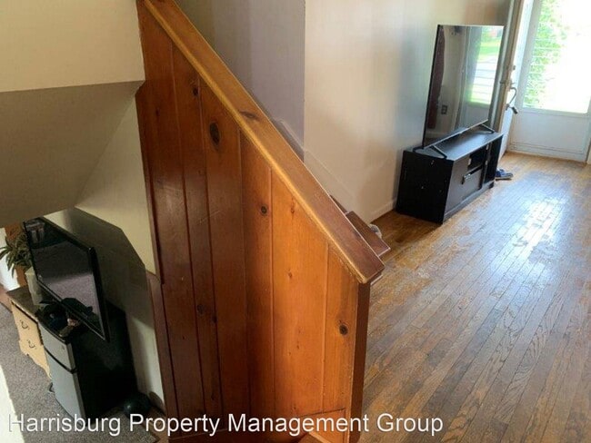 Building Photo - 3 br, 1.5 bath House - 3533 March Dr