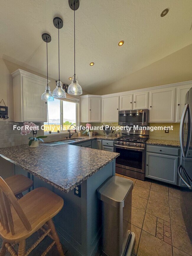Building Photo - Wonderful Draper East Bench Home with Gorgeous Valley Views