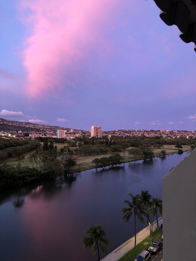 Building Photo - 2211 Ala Wai Blvd
