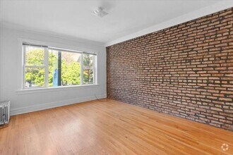 Building Photo - 2453 N Clark St