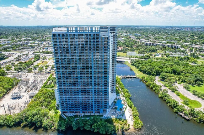 Foto del edificio - 16385 Biscayne Blvd