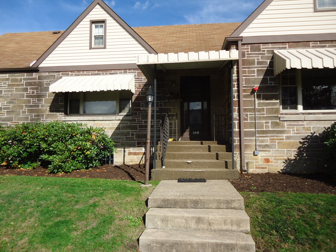 537 Sewickley St Unit 6, Greensburg, PA 15601 Apartments in