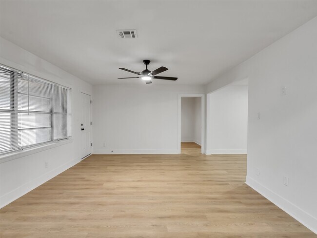 Foto del edificio - 6026 Diamond Ct