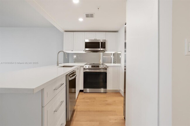 Building Photo - 555 NE 34th St