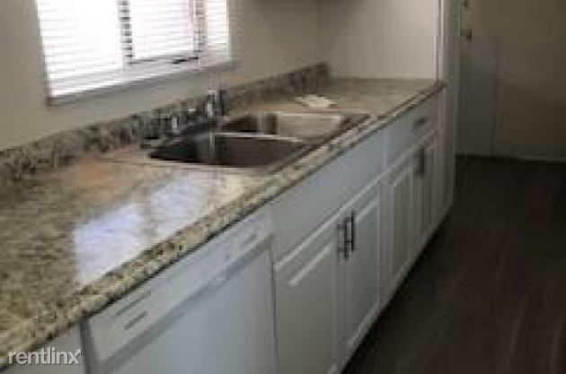 Building Photo - 3 br, 1 bath House - 4628 E 19th St