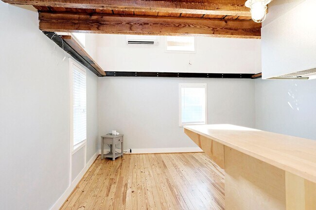 Foto del edificio - Charming Home in Fifeville, Downtown Charlottesville