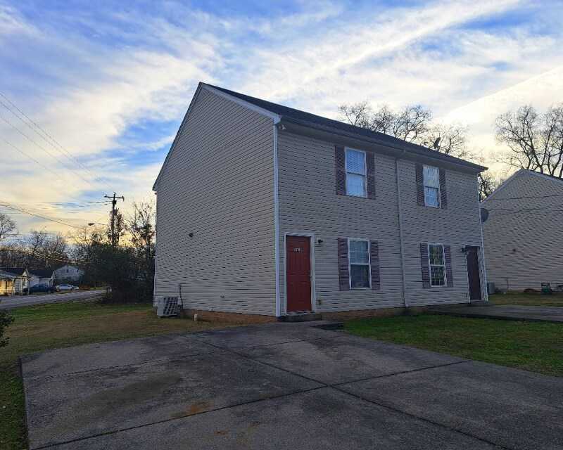 300 Hobbs Ave Unit Apartment A, Lebanon, TN 37087 Room for Rent in