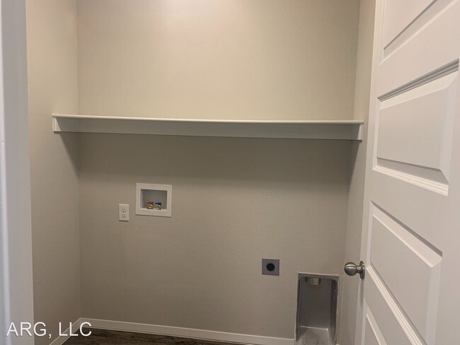 Building Photo - 3 br, 2 bath House - 3600 Edinburgh Drive
