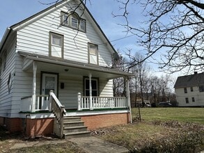 Building Photo - 987 E 141st St