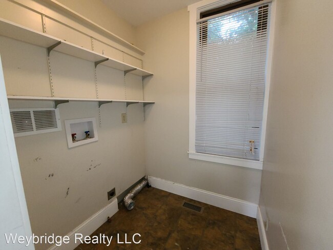 Building Photo - 3 br, 1.5 bath House - 321 Walnut St