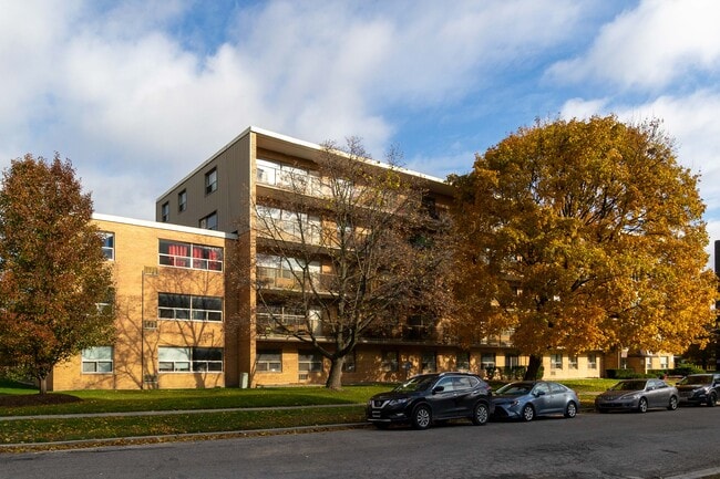Building Photo - Bryn Mawr Apartments