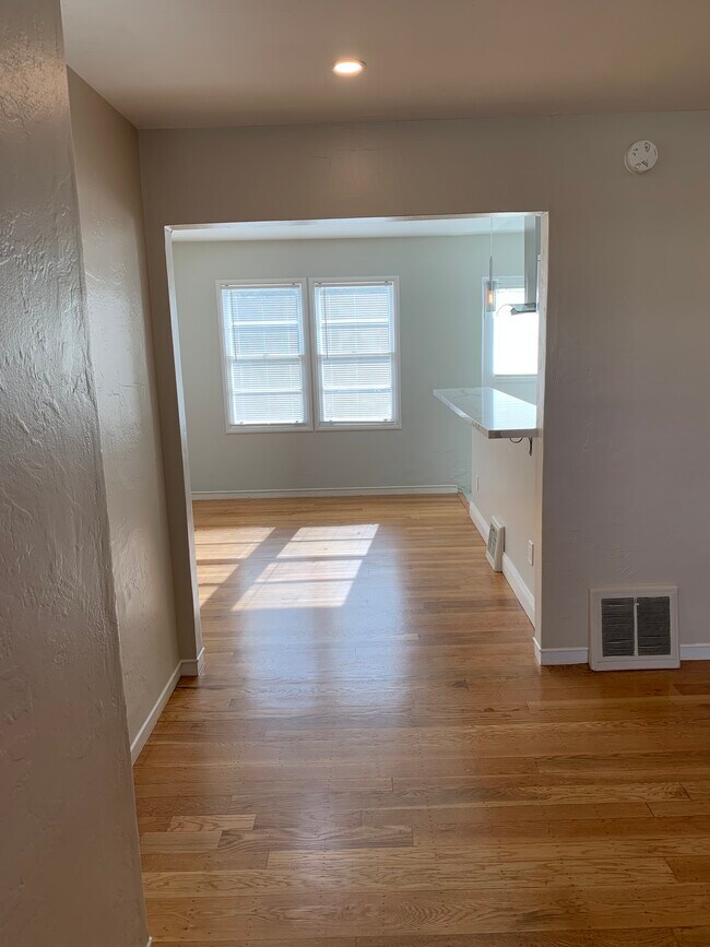 Building Photo - 426 Athol Ave