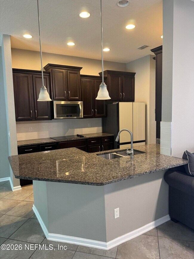Foto del edificio - 5409 Parkside Lakes Dr