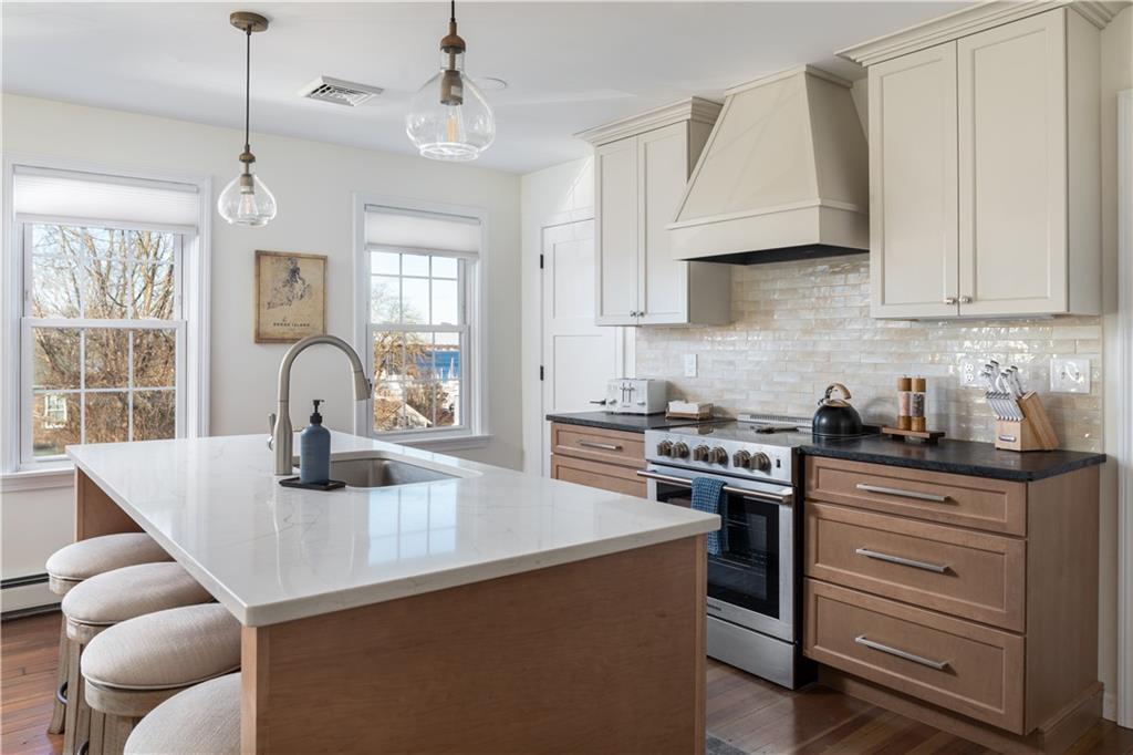 16 3rd St Unit 3, East Greenwich, RI 02818 Condo for Rent in East