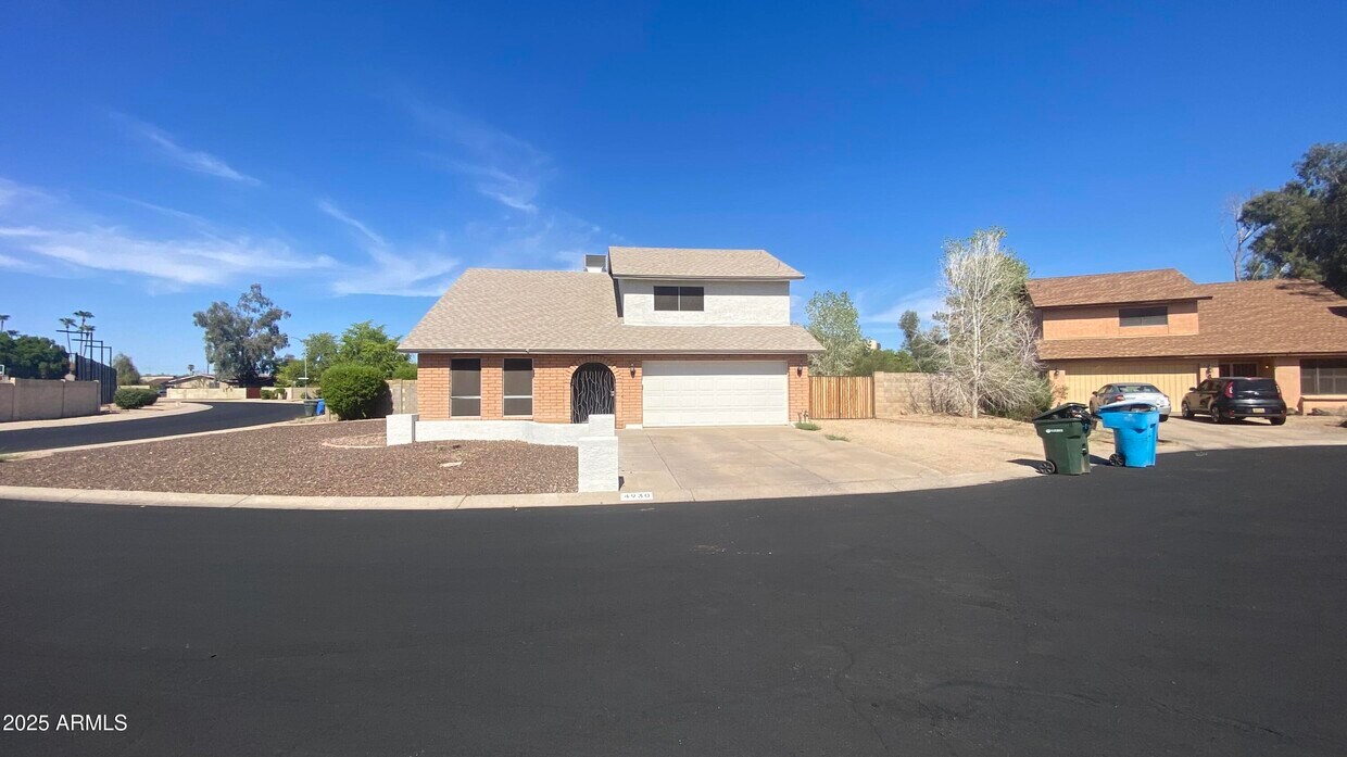 Foto del edificio - 4930 W Torrey Pines Cir