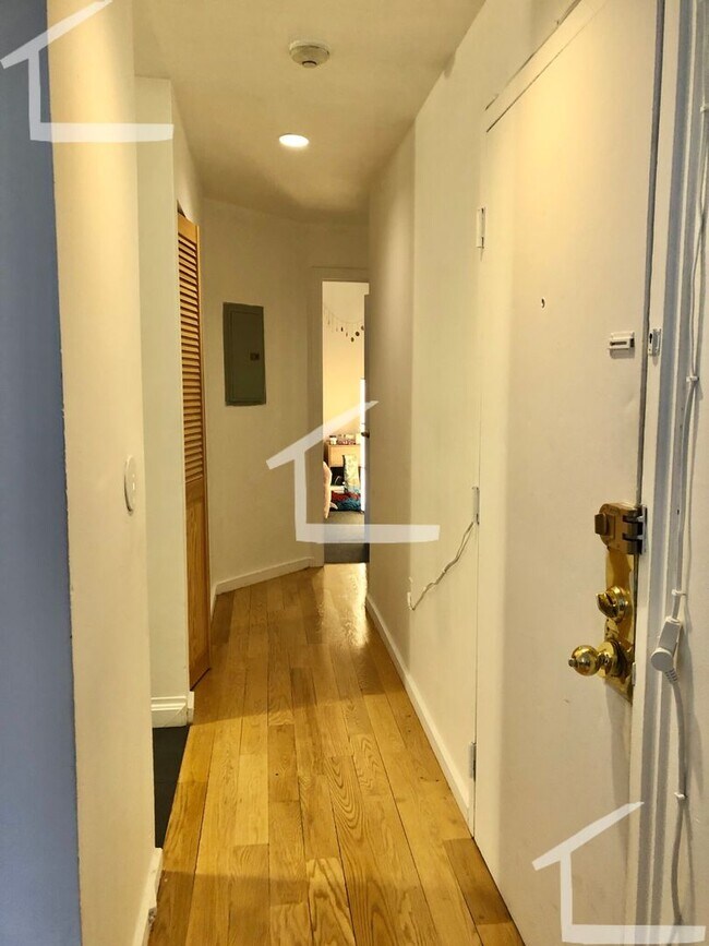 Foto del edificio - HOT SOUTH END LISTING!!!!!!!