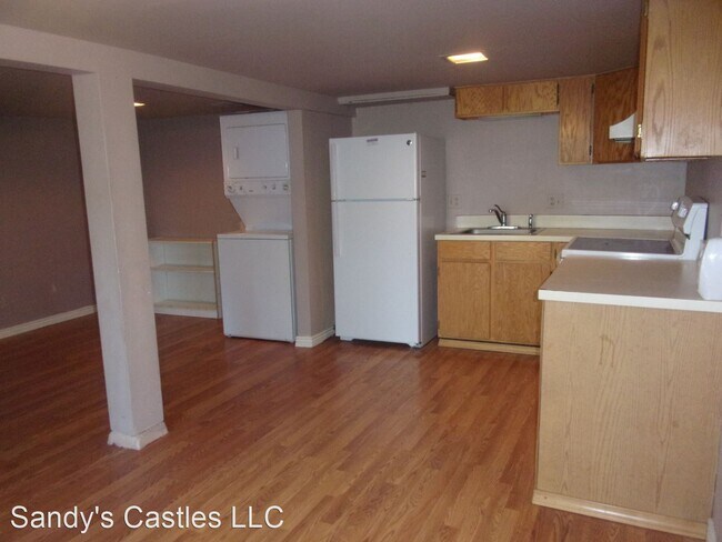 Building Photo - 1 br, 1 bath House - 659 1/2 Elm Street