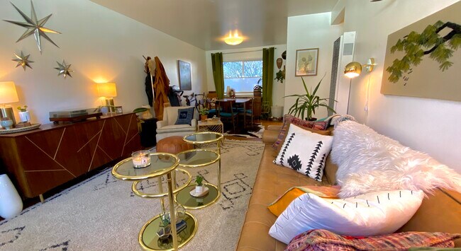 Foto del edificio - 6027 SE Woodstock Blvd