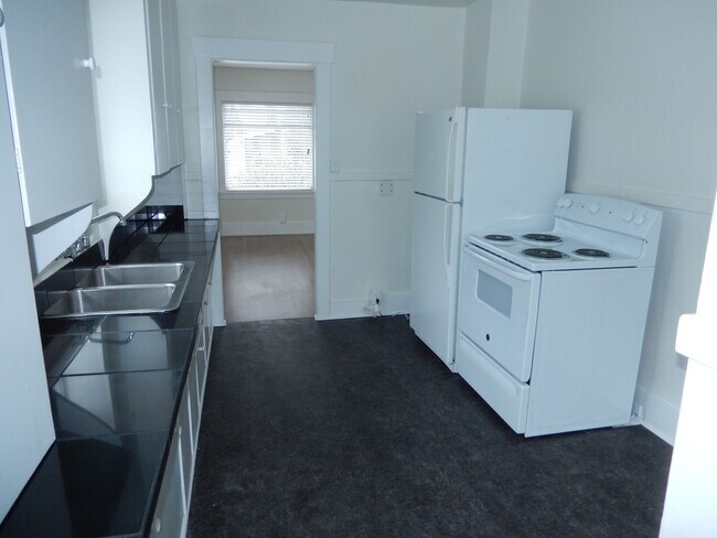 Foto del edificio - Newly Updated 3 Bedroom Home Near UPS and ...